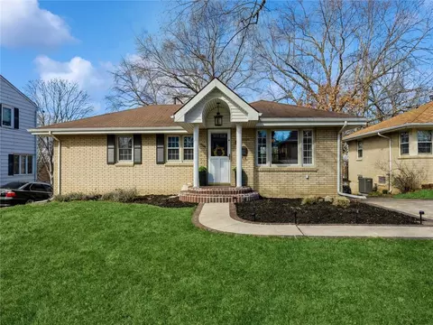1116 64th St, Windsor Heights, IA 50324