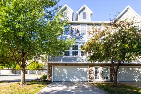 5560 Jordan Ct, Johnston, IA 50131