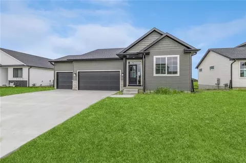 3026 6th Ave SW, Altoona, IA 50009