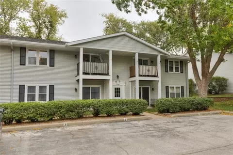 1244 49th St #4, West Des Moines, IA 50266
