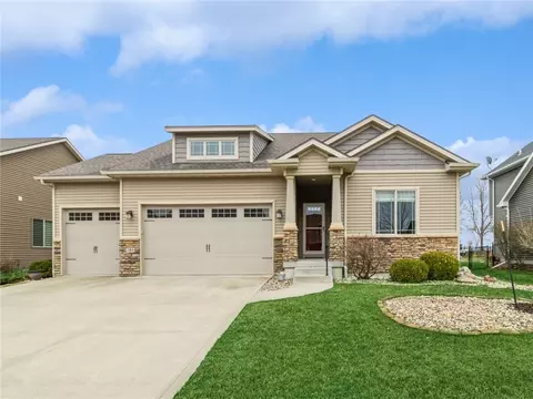 286 S 82nd St, West Des Moines, IA 50266