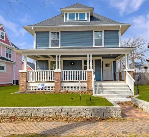 1126 26th St, Des Moines, IA 50311