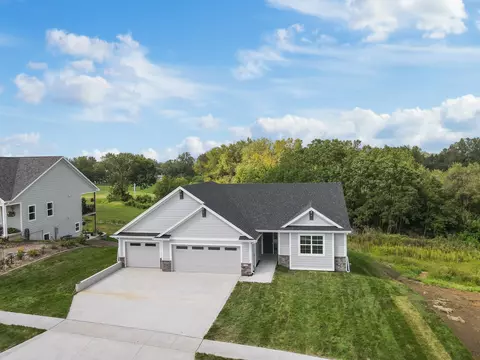 1512 Shady Brook Ln, Pella, IA 50219