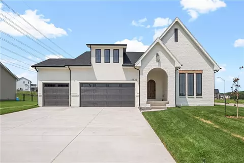 5632 163rd St, Urbandale, IA 50323