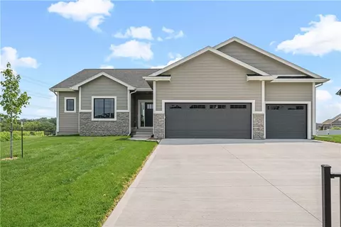 5615 163rd St, Urbandale, IA 50323