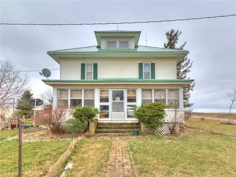 1056 270th Street St, State Center, IA 50247