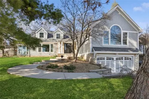 3939 River Oaks Dr, Des Moines, IA 50312