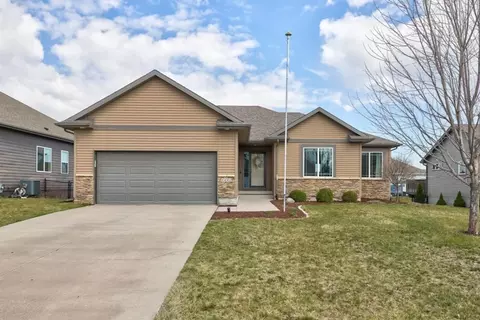 1441 Marina Cove Dr, Polk City, IA 50226