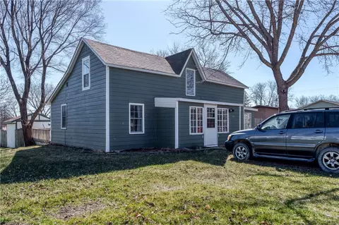 621 4th St, Colo, IA 50056