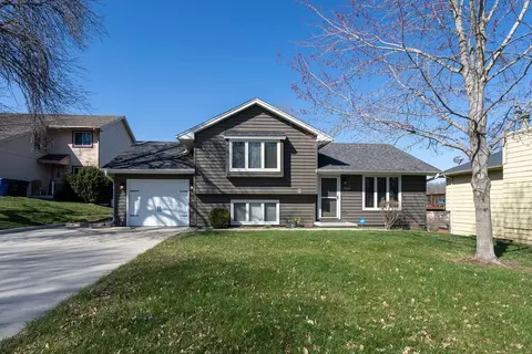 1724 E Lacona Ave, Des Moines, IA 50320
