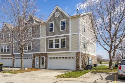 351 NE Sandalwood Dr, Waukee, IA 50263