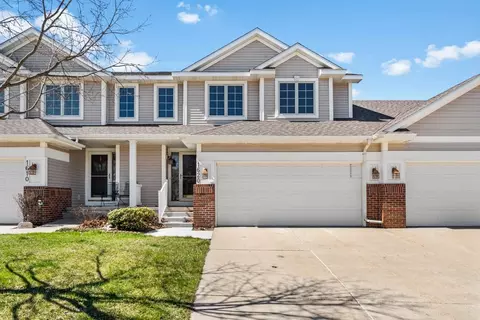 1620 Waters Edge Dr, Pleasant Hill, IA 50327