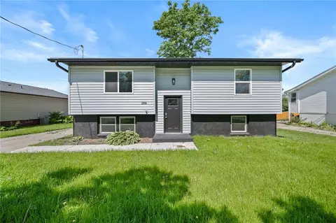 106 Blaine St NW, Bondurant, IA 50035