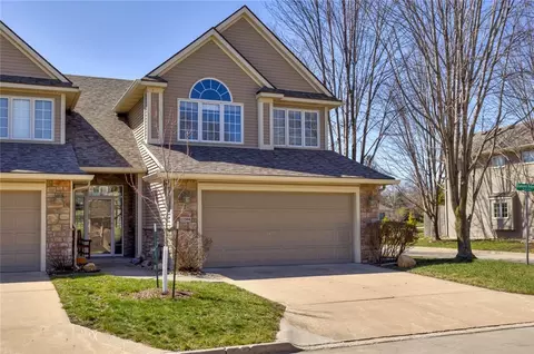 12594 Diamond Ridge Ct, Clive, IA 50325