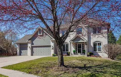 12381 Walnut Ridge Ct, Clive, IA 50325
