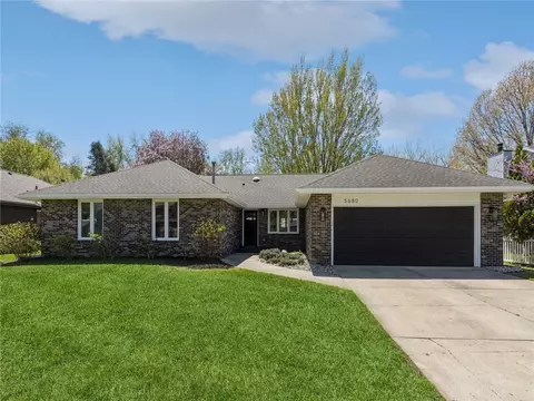 5680 Lakepoint Cir, Johnston, IA 50131