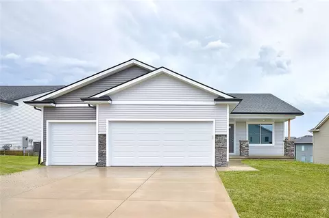 645 Milan St, West Des Moines, IA 50266