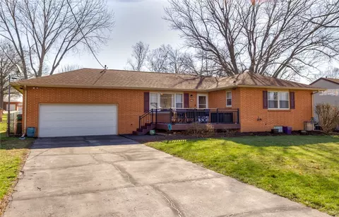 6705 NW 5th St, Des Moines, IA 50313