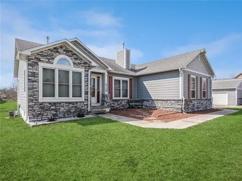 8129 NE 27th Ave, Altoona, IA 50009
