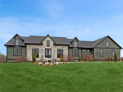 1780 Maple Ct, Winterset, IA 50273