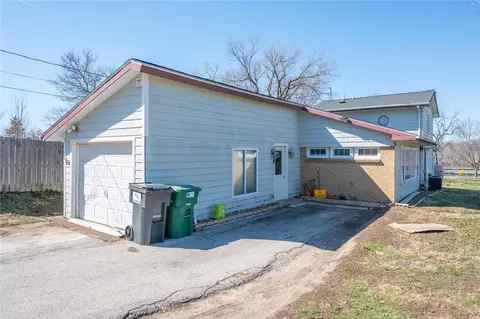 4660 NW 52nd St, Des Moines, IA 50310