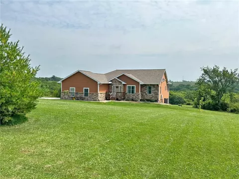 880 24th Pl, Pleasantville, IA 50225