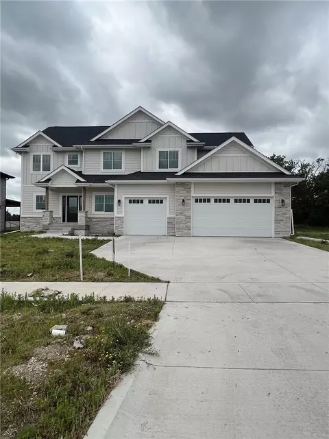 90 NW Alderleaf Dr, Waukee, IA 50263