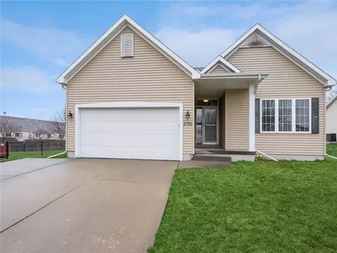 3736 Brook Run Dr, Des Moines, IA 50317