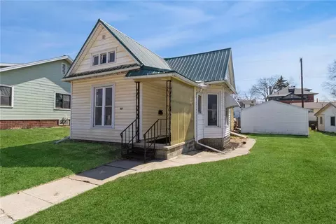 602 State St, Guthrie Center, IA 50115