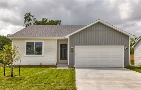 2912 River Ridge Rd, Des Moines, IA 50320