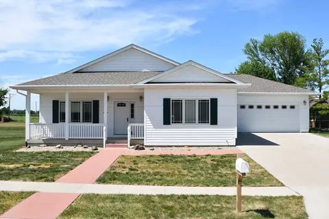2604 Hiawatha St, Perry, IA 50220