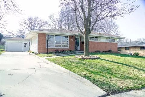 4134 Lynner Dr, Des Moines, IA 50310