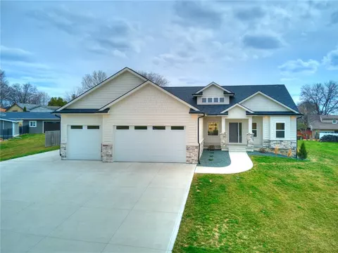 1740 NW 71st Pl, Ankeny, IA 50023