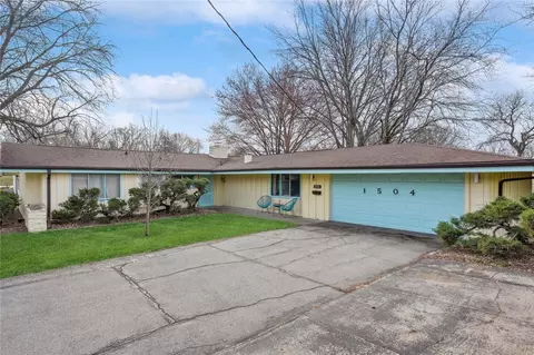 1504 SW Mckinley Ave, Des Moines, IA 50315