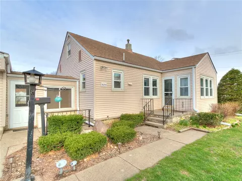 4054 70th St, Urbandale, IA 50322
