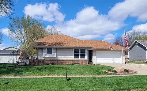 2009 4th St SW, Altoona, IA 50009