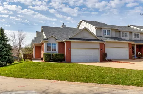 5925 Ep True Pkwy #35, West Des Moines, IA 50266