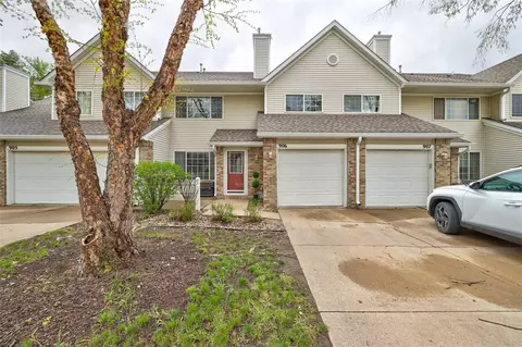 150 S Prairie View Dr #906, West Des Moines, IA 50266