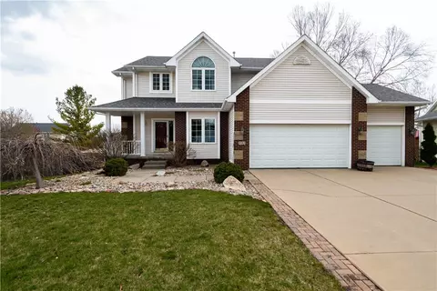 995 SE Cypress Ct, Waukee, IA 50263