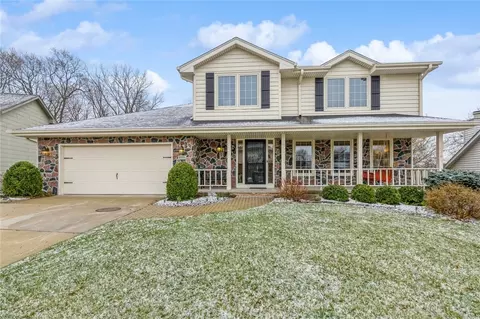 8004 Maple Dr, Urbandale, IA 50322