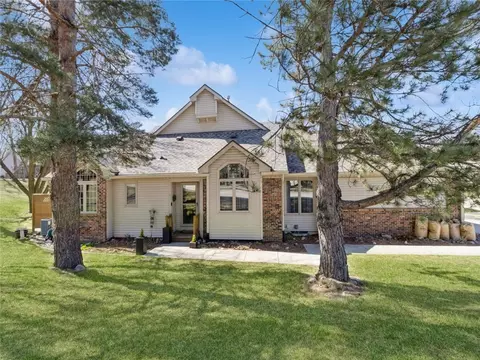 6808 Sharon Dr, Urbandale, IA 50322