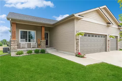 922 15th Ave SE, Altoona, IA 50009