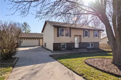 4977 Cypress Dr, Pleasant Hill, IA 50327