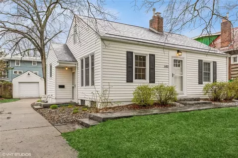640 45th St, Des Moines, IA 50312