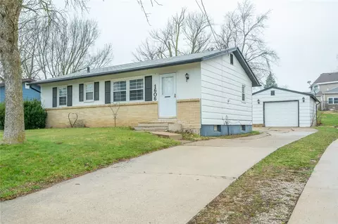 1606 E Watrous Ave, Des Moines, IA 50320
