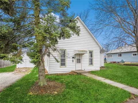 405 E Clinton Ave, Indianola, IA 50125