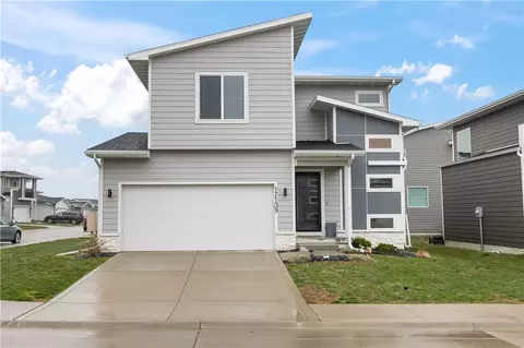 17139 Mistflower Ln, Urbandale, IA 50323