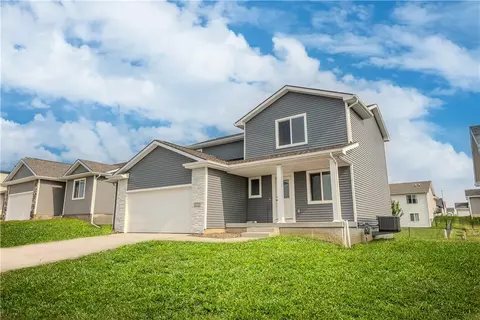 2711 22nd St SW, Altoona, IA 50009