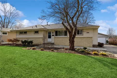 2208 Hillside Ave, West Des Moines, IA 50265