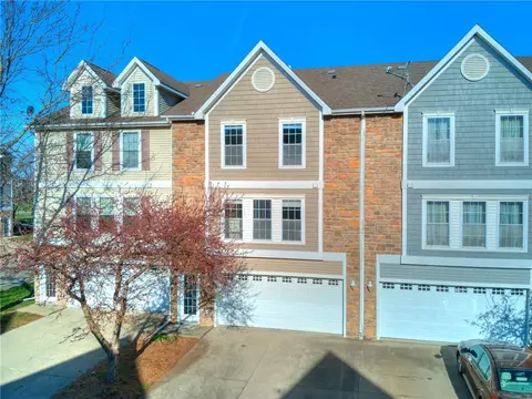 8302 Westown Pkwy #8109, West Des Moines, IA 50266
